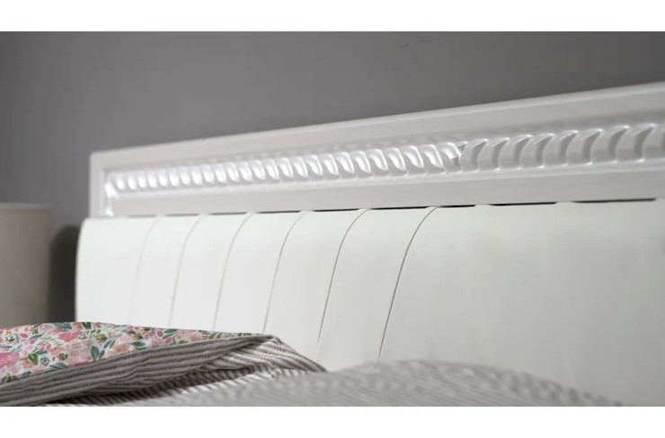 Спальная кровать Гертруда, М8, 160х200 Экокожа с пуговицами без основания, белая лиственница/ясень жемчужный в Новосибирске - изображение 4